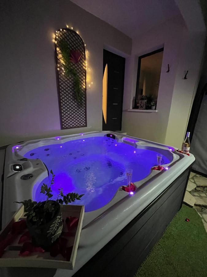 Chambre Au Calme Avec Spa Privatif Gratuit Sud Aveyron Les Palmiers Des Causses Saint-Rome-de-Tarn Buitenkant foto